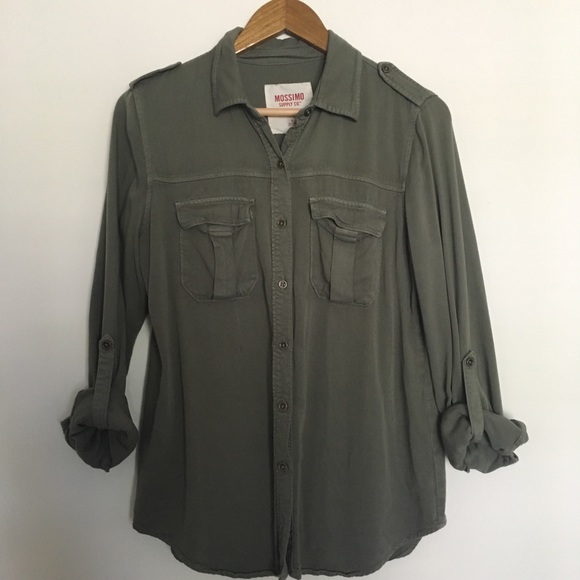 Mossimo Supply Co. Tops - Olive green button up top Mossimo Supply Co. Tops - Olive green button up top